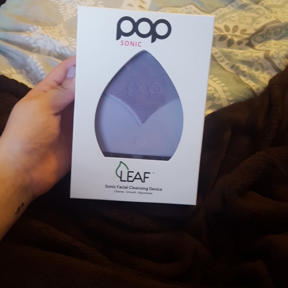 Pop sonic leaf sonic facial cleaning device.